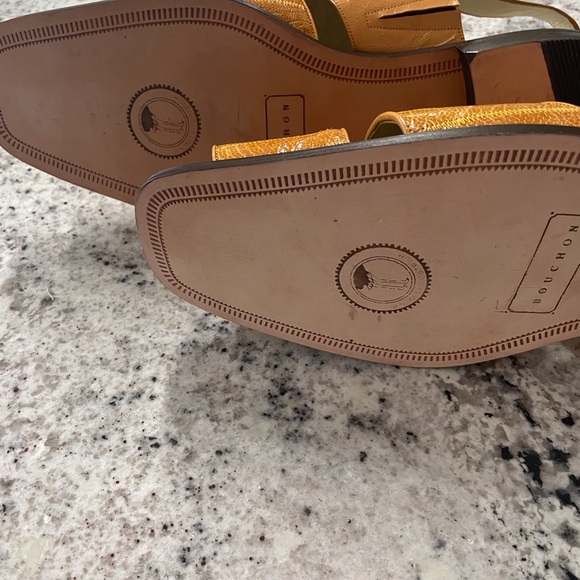 Tan and Gold Textured Leather Sandals with Slip-On Design - Picture 4 of 7